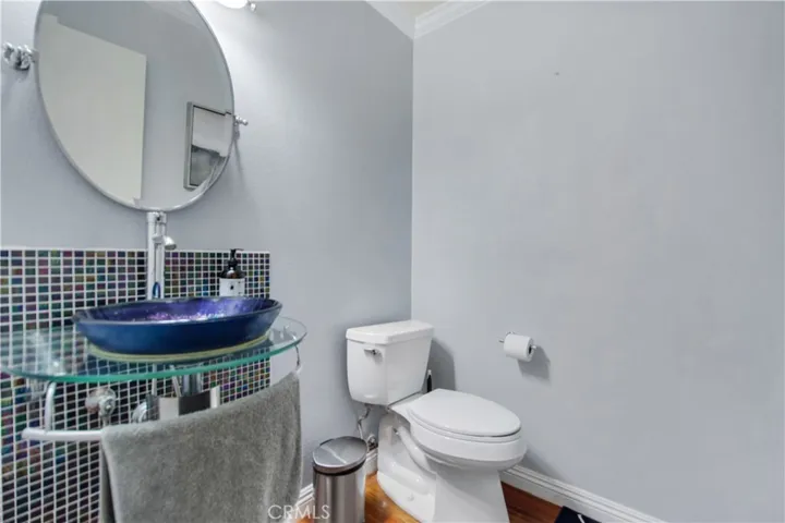 Downstairs upgraded half bathroom.