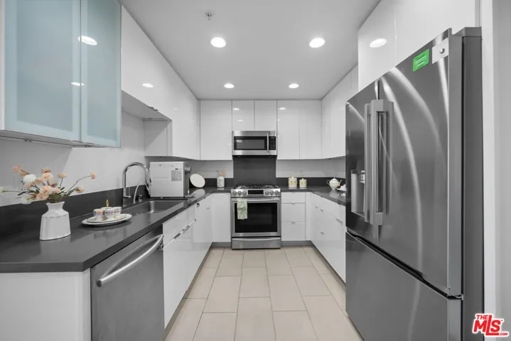 105 S Mariposa Avenue 204, Los Angeles, California 90004