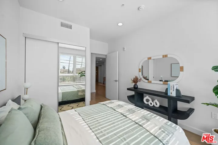 105 S Mariposa Avenue 204, Los Angeles, California 90004