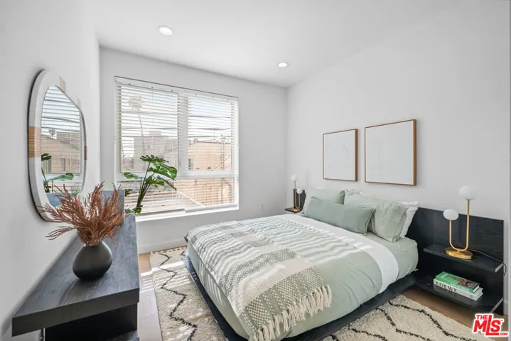 105 S Mariposa Avenue 204, Los Angeles, California 90004