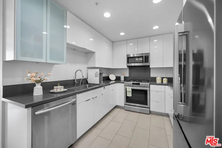 105 S Mariposa Avenue 204, Los Angeles, California 90004