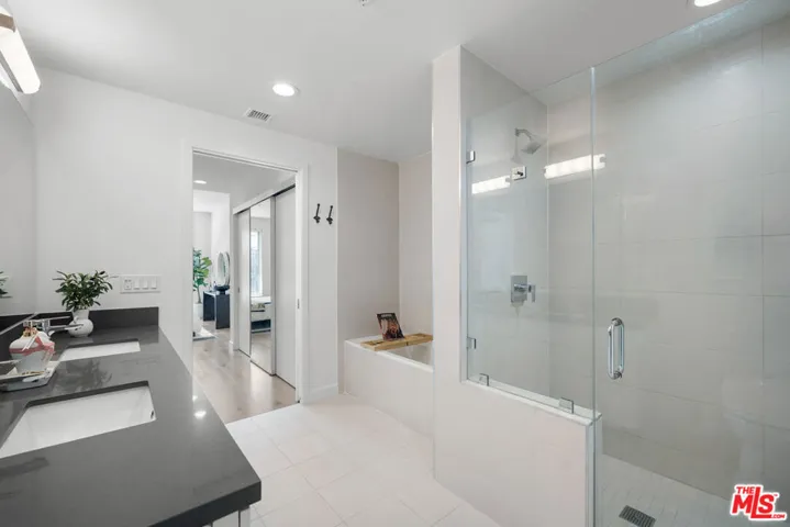 105 S Mariposa Avenue 204, Los Angeles, California 90004