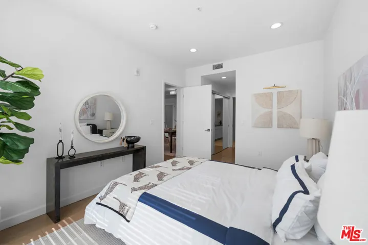 105 S Mariposa Avenue 204, Los Angeles, California 90004