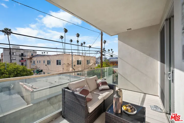 105 S Mariposa Avenue 204, Los Angeles, California 90004