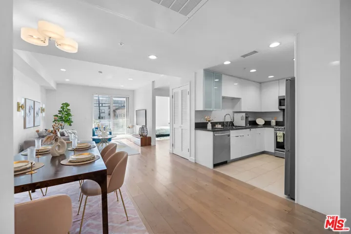 105 S Mariposa Avenue 204, Los Angeles, California 90004