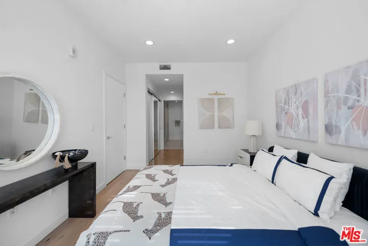 105 S Mariposa Avenue 204, Los Angeles, California 90004