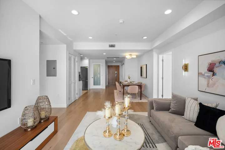 105 S Mariposa Avenue 204, Los Angeles, California 90004