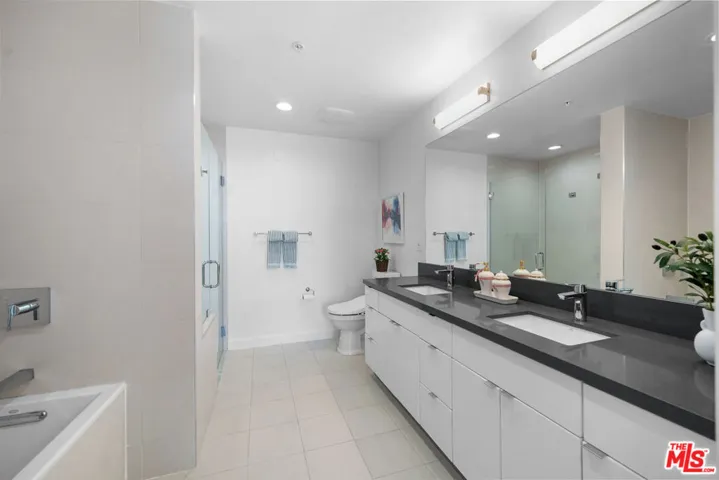 105 S Mariposa Avenue 204, Los Angeles, California 90004