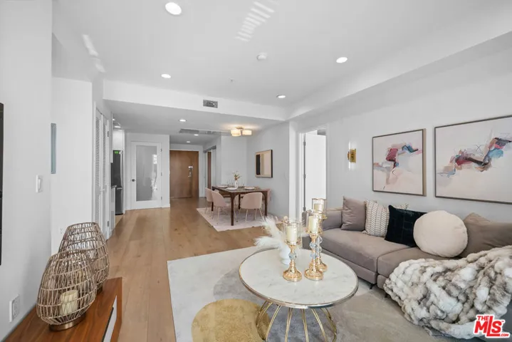 105 S Mariposa Avenue 204, Los Angeles, California 90004
