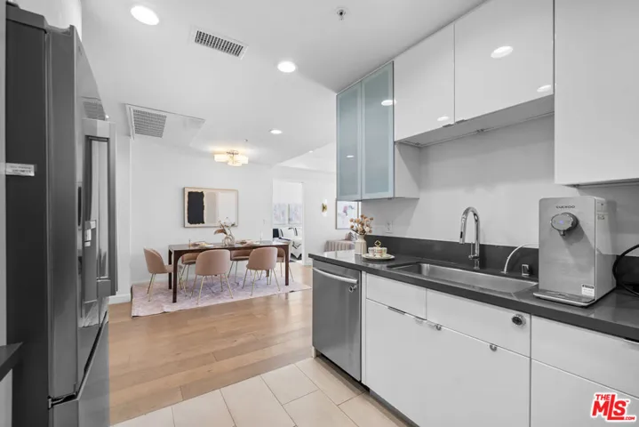 105 S Mariposa Avenue 204, Los Angeles, California 90004