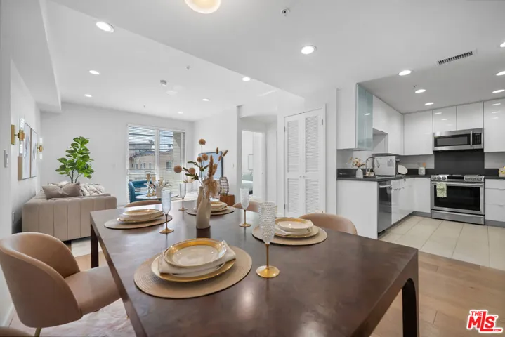 105 S Mariposa Avenue 204, Los Angeles, California 90004