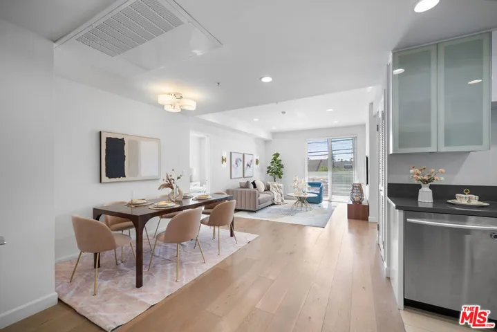 105 S Mariposa Avenue 204, Los Angeles, California 90004
