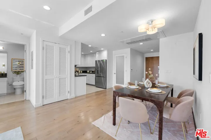 105 S Mariposa Avenue 204, Los Angeles, California 90004