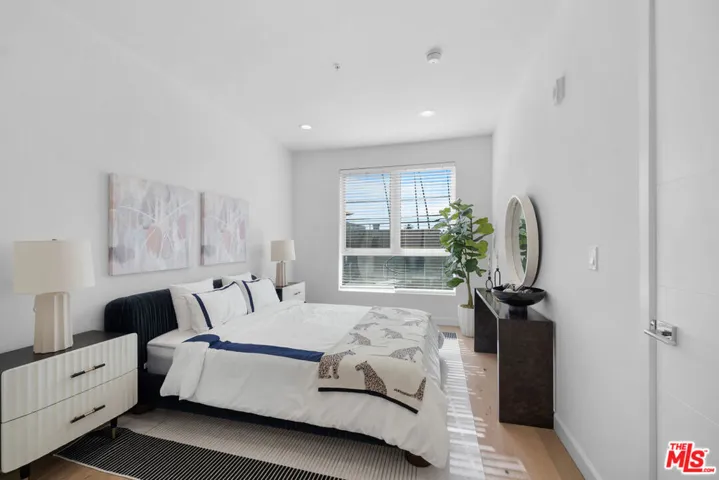 105 S Mariposa Avenue 204, Los Angeles, California 90004