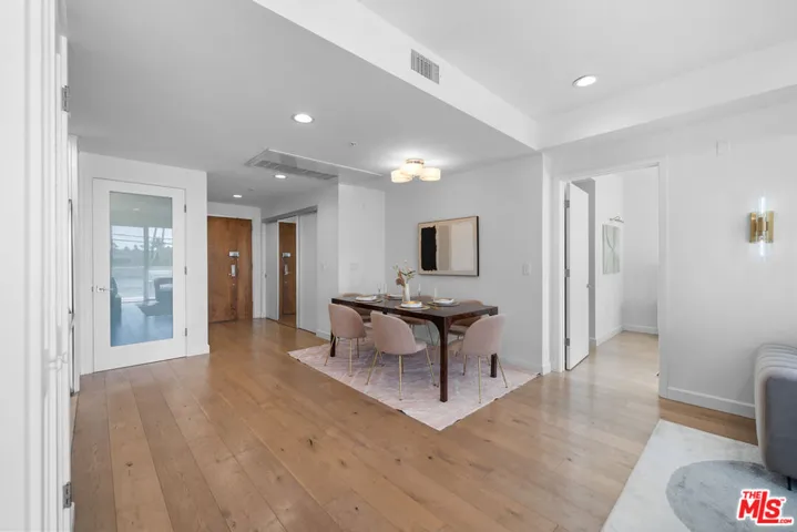 105 S Mariposa Avenue 204, Los Angeles, California 90004