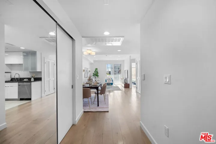 105 S Mariposa Avenue 204, Los Angeles, California 90004