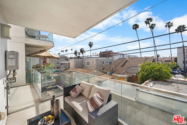 105 S Mariposa Avenue 204, Los Angeles, California 90004
