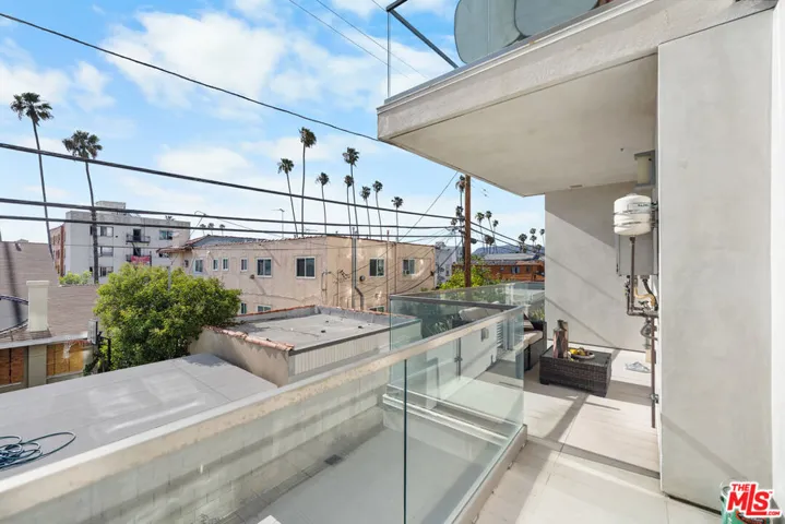 105 S Mariposa Avenue 204, Los Angeles, California 90004
