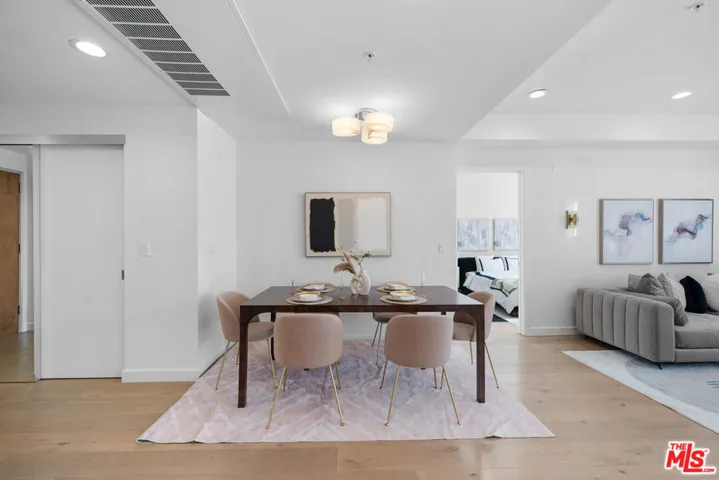 105 S Mariposa Avenue 204, Los Angeles, California 90004