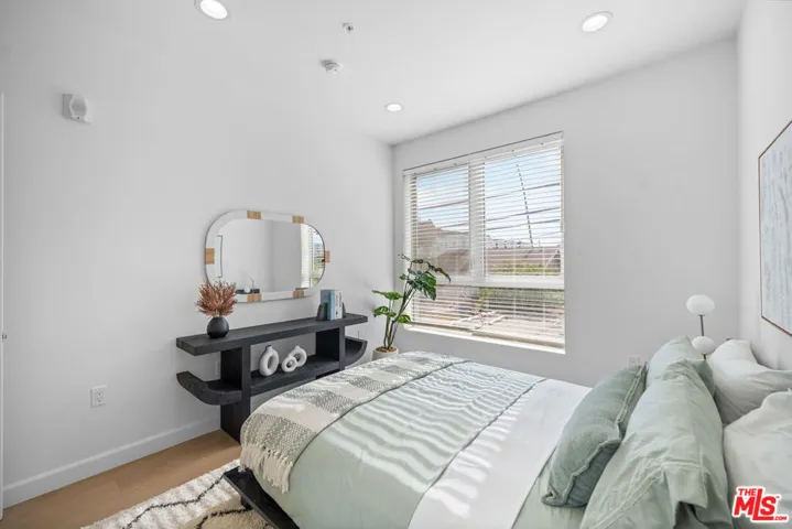 105 S Mariposa Avenue 204, Los Angeles, California 90004