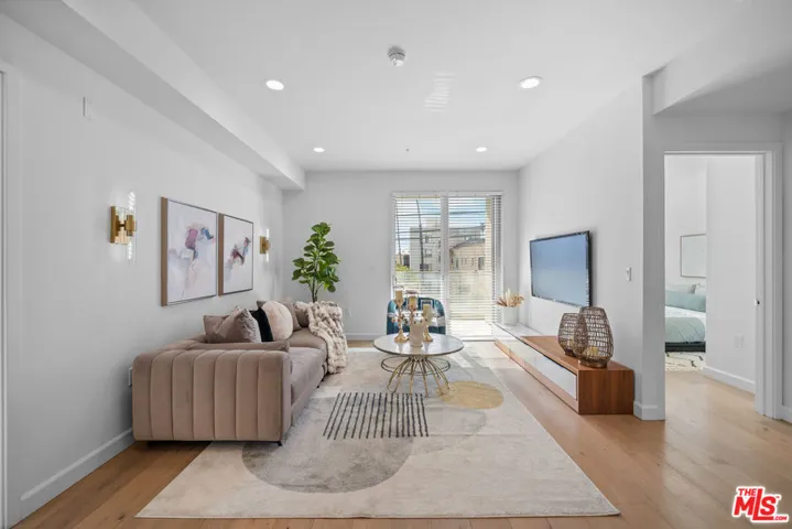 105 S Mariposa Avenue 204, Los Angeles, California 90004