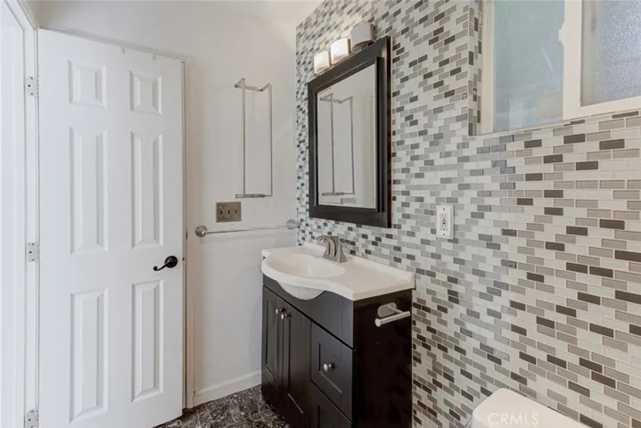 8022 Longridge Avenue, North Hollywood, California 91605