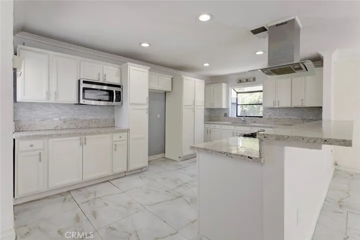 8022 Longridge Avenue, North Hollywood, California 91605