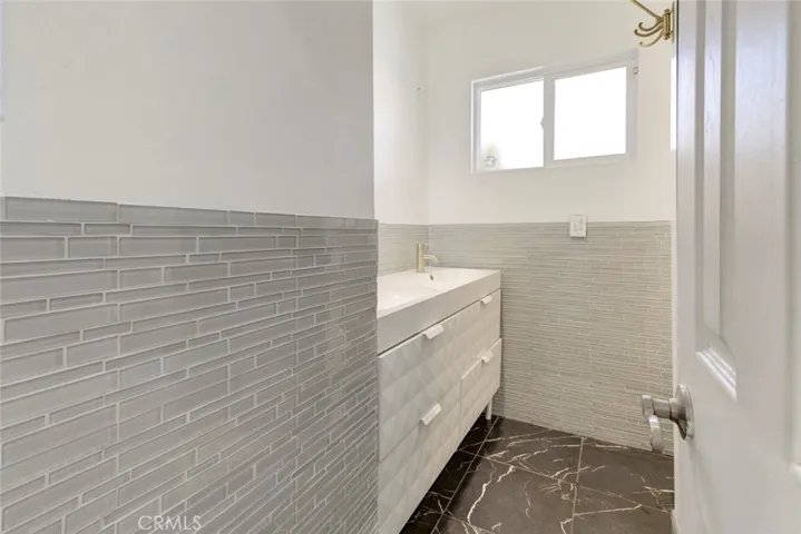 8022 Longridge Avenue, North Hollywood, California 91605