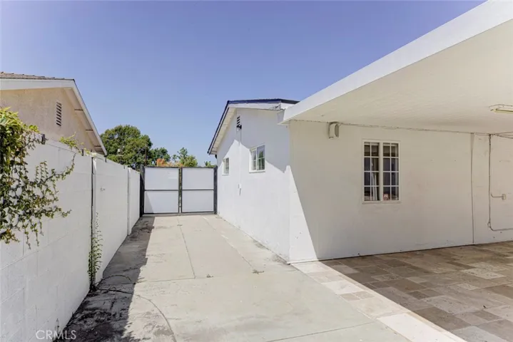 8022 Longridge Avenue, North Hollywood, California 91605