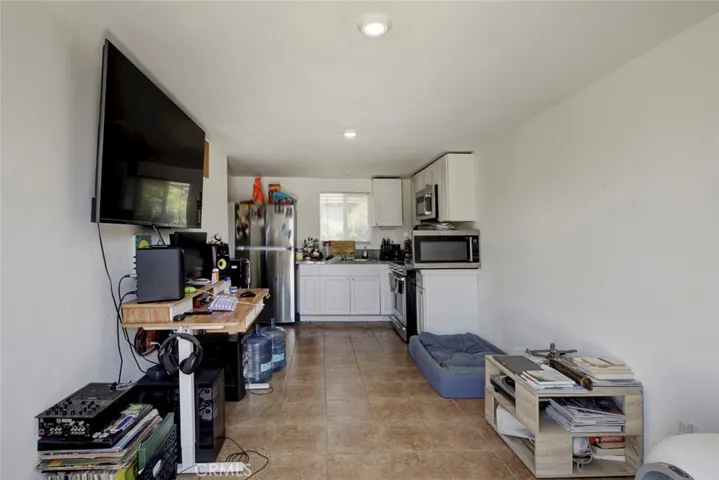 8022 Longridge Avenue, North Hollywood, California 91605