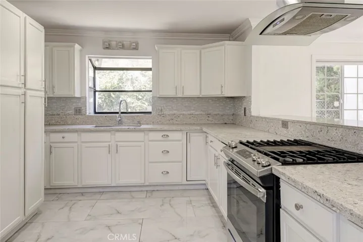8022 Longridge Avenue, North Hollywood, California 91605