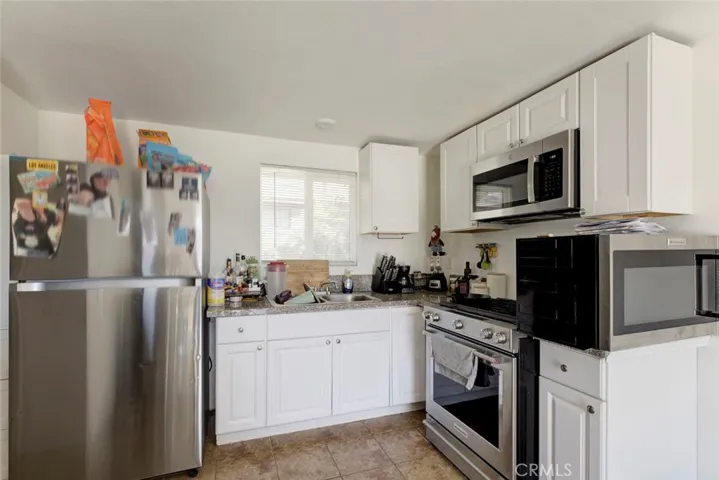 8022 Longridge Avenue, North Hollywood, California 91605
