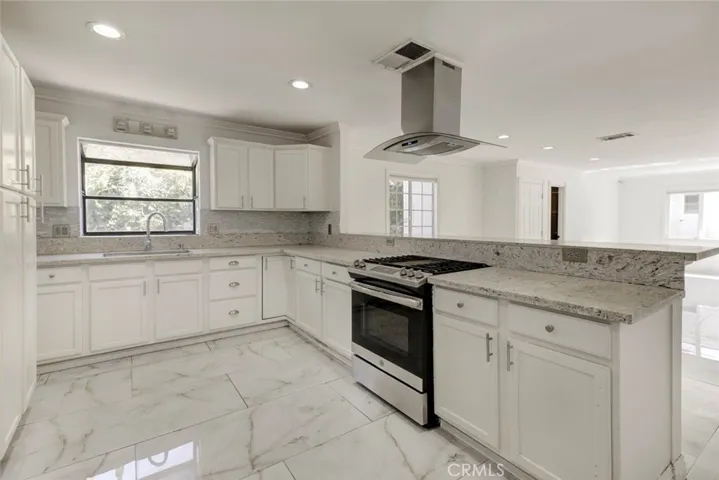 8022 Longridge Avenue, North Hollywood, California 91605