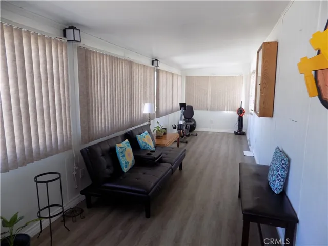 Extra space for office, play area or home gym/office