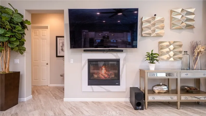 Family Room w/Fireplace