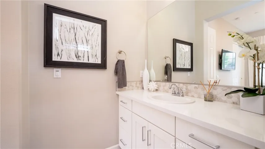 Downstairs En-Suite  Bath