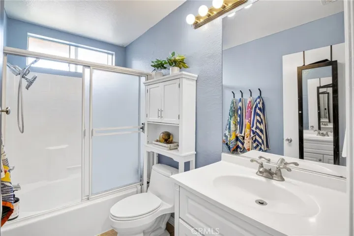Upstairs bathroom. Jack n Jill style.