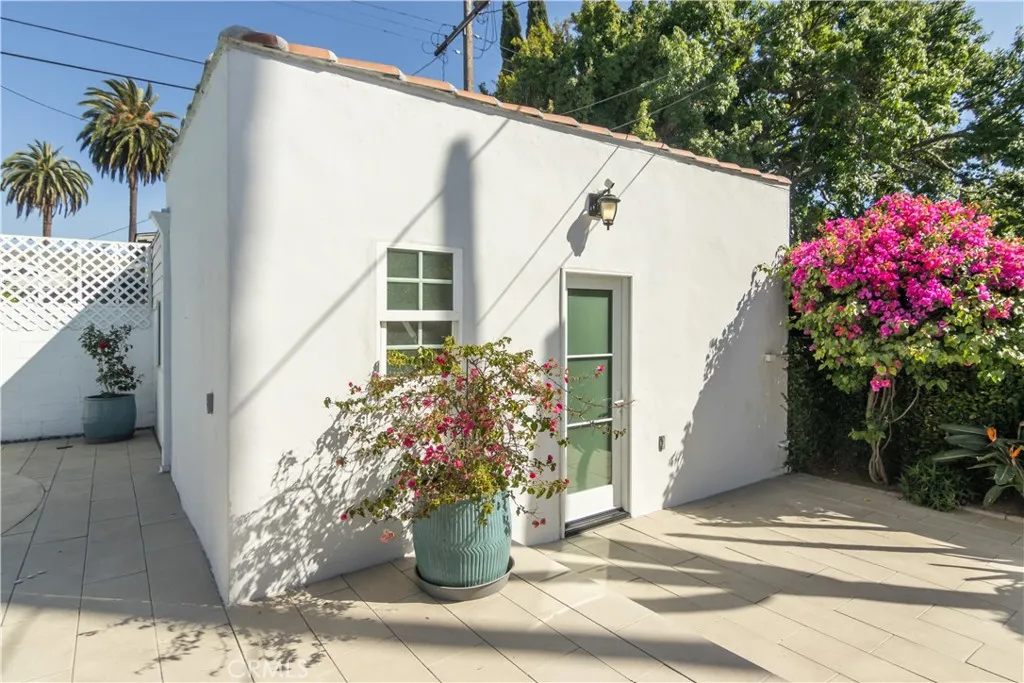 private, poolside bonus retreat with bath and kitchenette adds flexible space for guests, work, or creative use