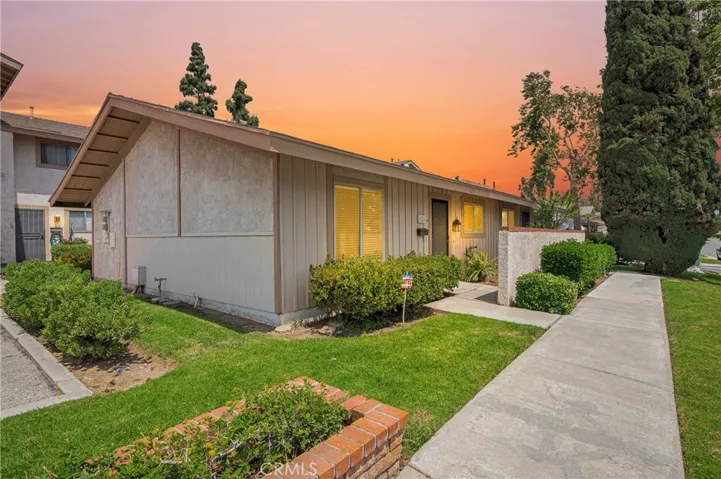 121 Doverfield Drive 61, Placentia, California 92870