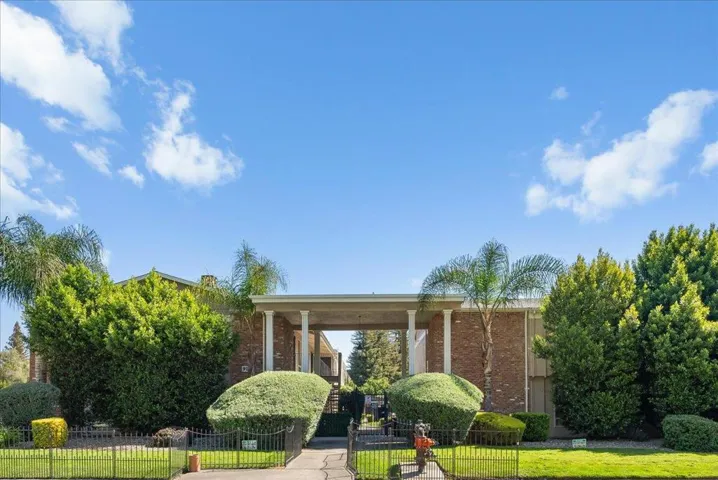 915 Johnfer Way, Sacramento, California 95831
