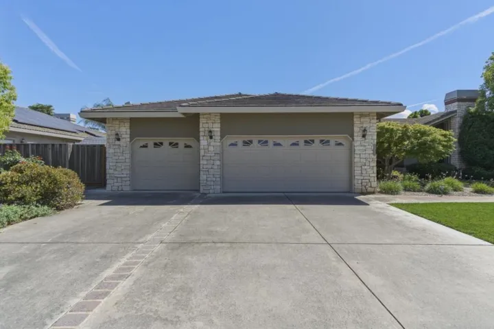 1290 Sonnys Way, Hollister, California 95023