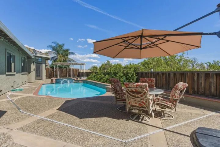 1290 Sonnys Way, Hollister, California 95023