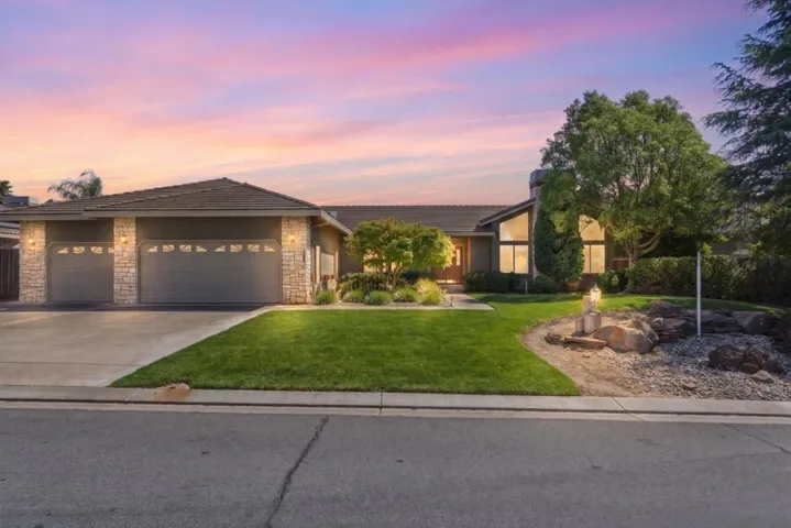 1290 Sonnys Way, Hollister, California 95023