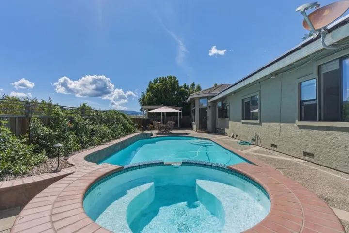 1290 Sonnys Way, Hollister, California 95023