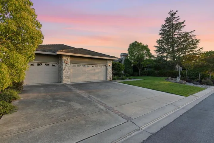 1290 Sonnys Way, Hollister, California 95023