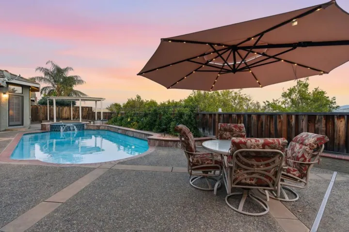 1290 Sonnys Way, Hollister, California 95023