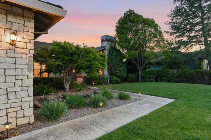 1290 Sonnys Way, Hollister, California 95023