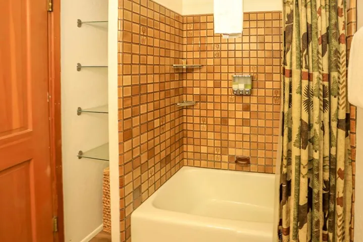030_Second Bedroom Bathroom