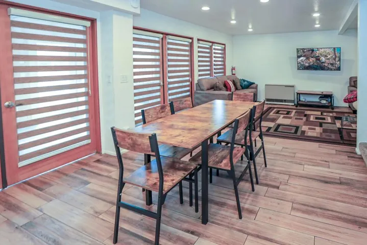 010_Dining Area