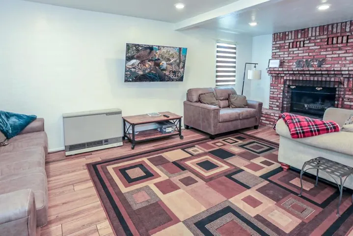005_Living Room